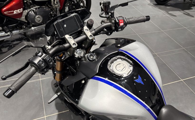 YAMAHA MT-09 SP 10