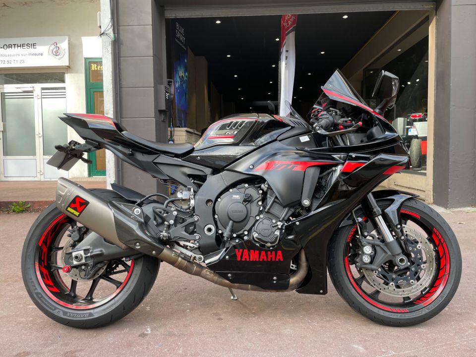 YAMAHA R1 0