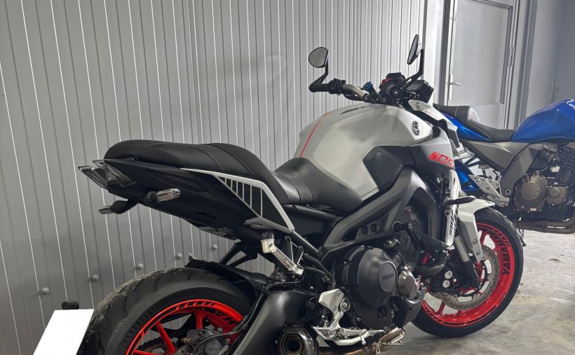 YAMAHA MT-09 2