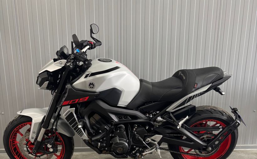 YAMAHA MT-09 3