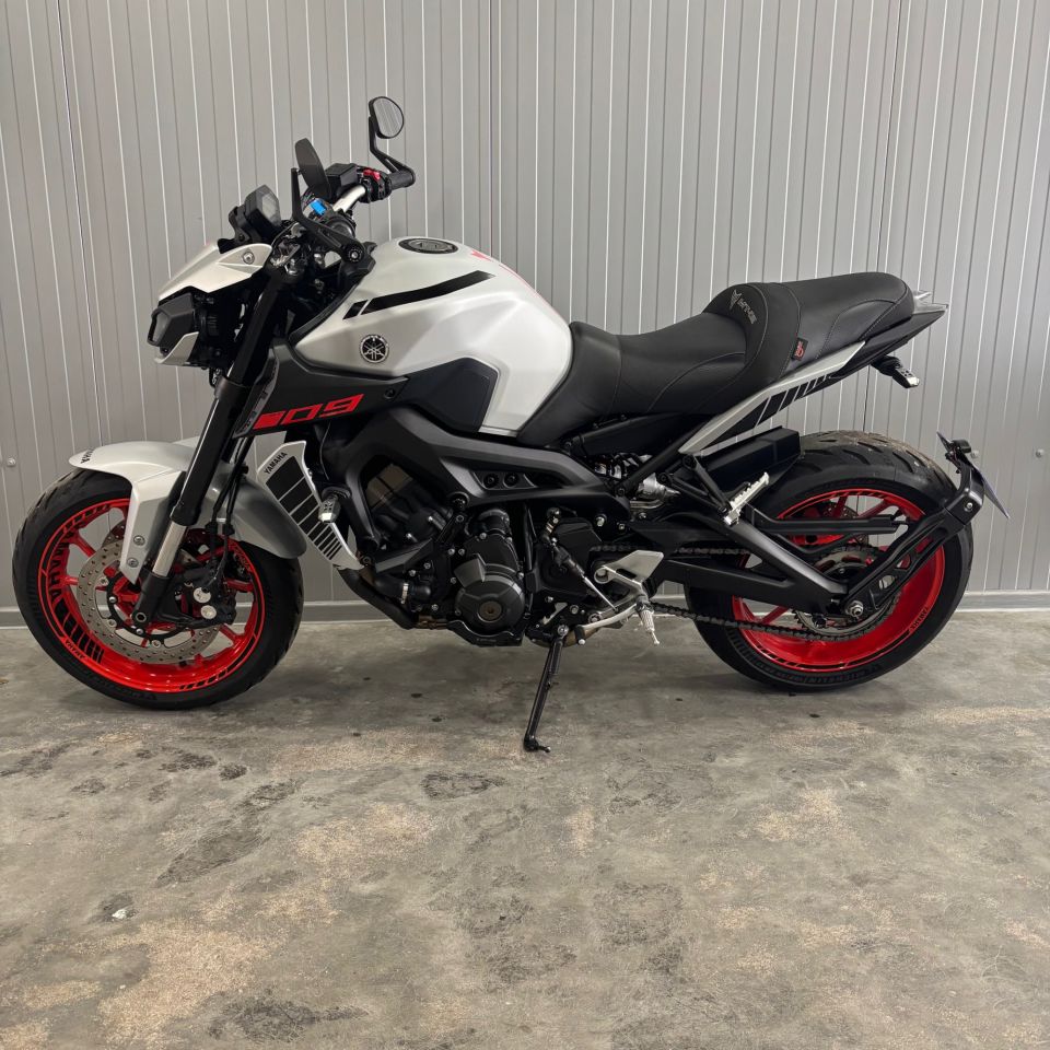 YAMAHA MT-09 9