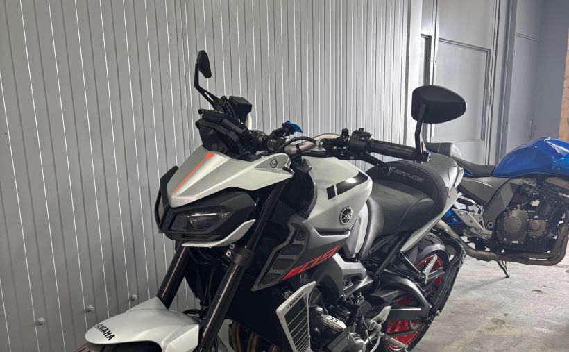 YAMAHA MT-09 4