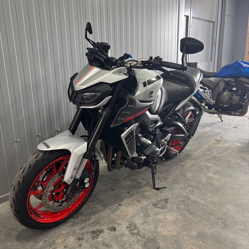 YAMAHA MT-09 12
