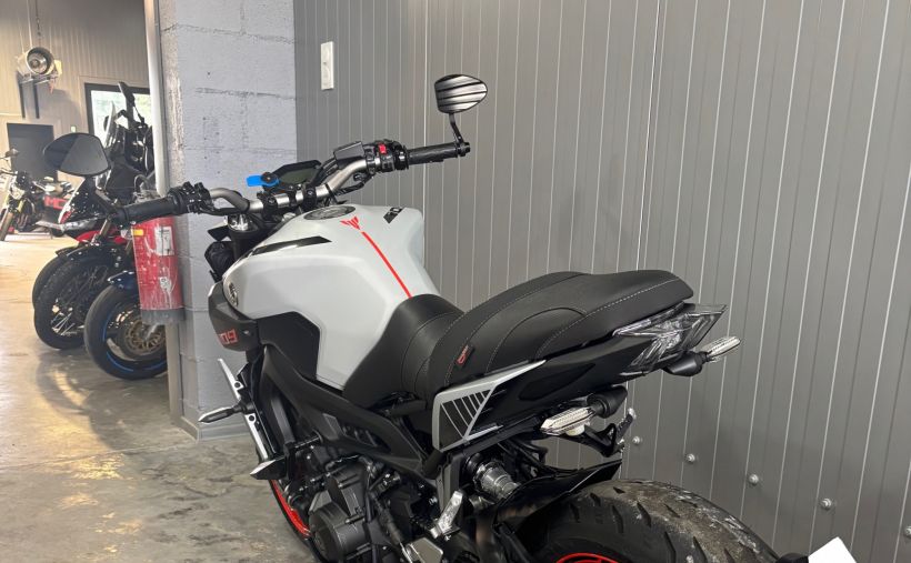 YAMAHA MT-09 5