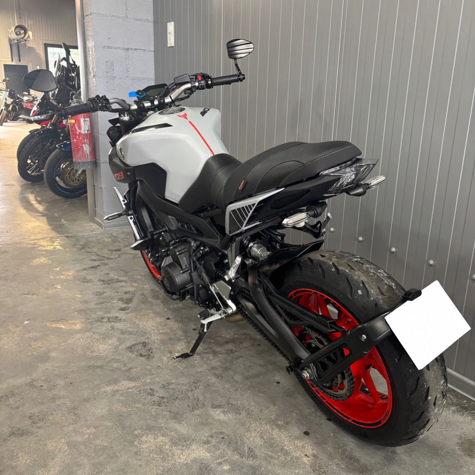 YAMAHA MT-09 15