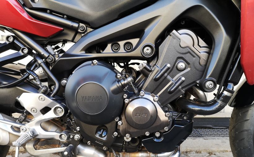 YAMAHA TRACER 9 8