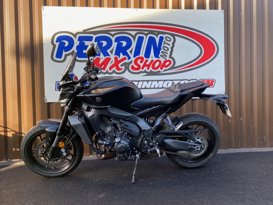 YAMAHA MT-09  Y-AMT 0