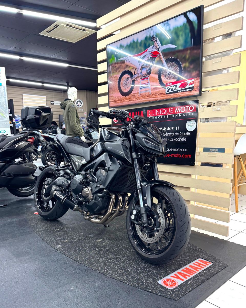 YAMAHA MT-09 1