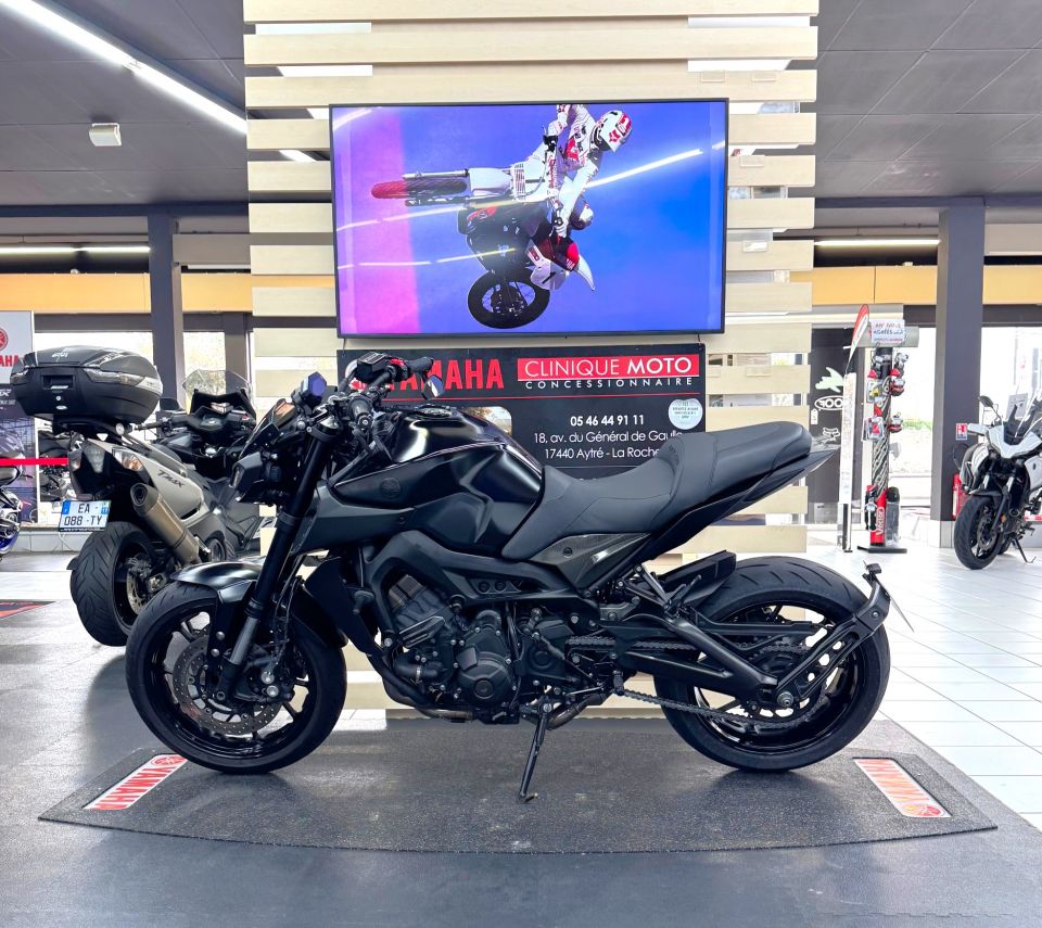 YAMAHA MT-09 2