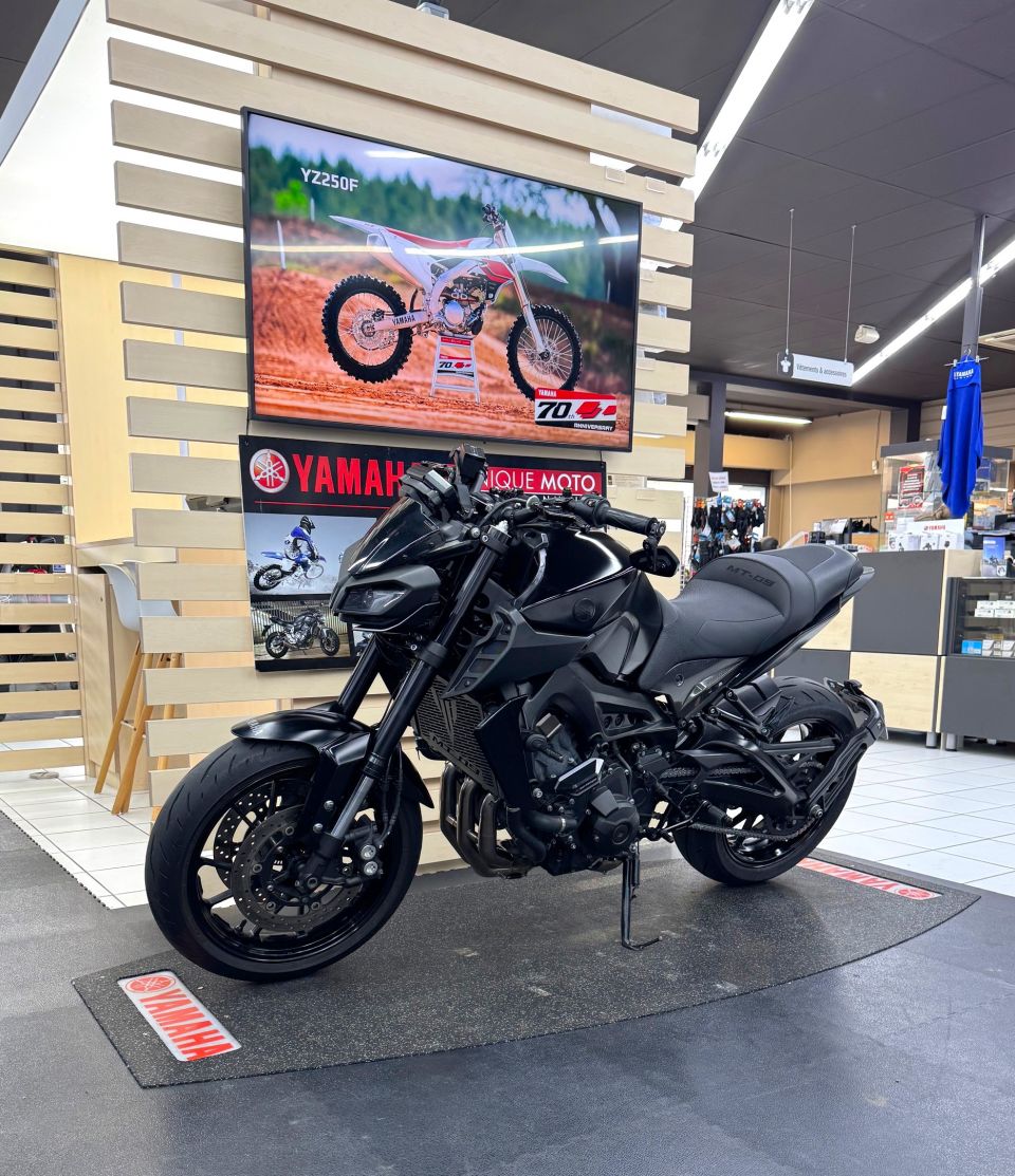 YAMAHA MT-09 3