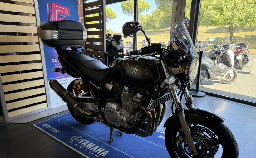 YAMAHA XJR 1300 2