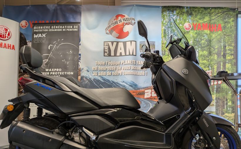 YAMAHA XMAX 300 0