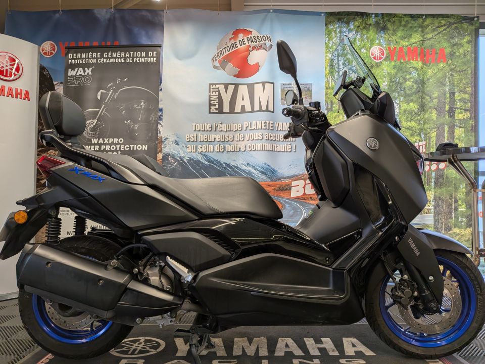 YAMAHA XMAX 300 0