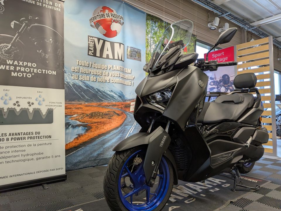 YAMAHA XMAX 300 6