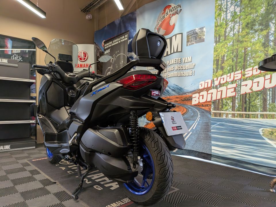 YAMAHA XMAX 300 7