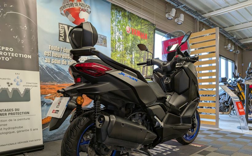 YAMAHA XMAX 300 2
