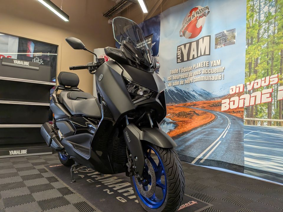YAMAHA XMAX 300 1