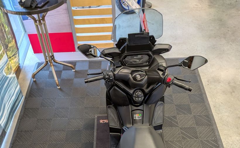 YAMAHA XMAX 300 4