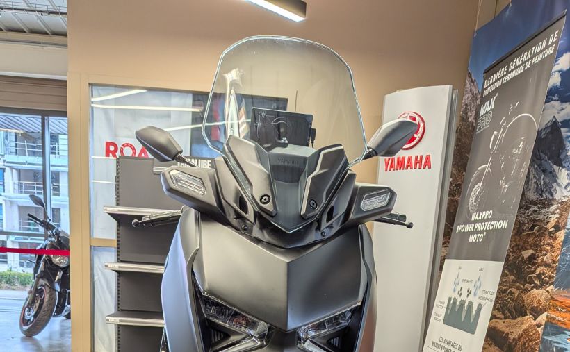YAMAHA XMAX 300 3