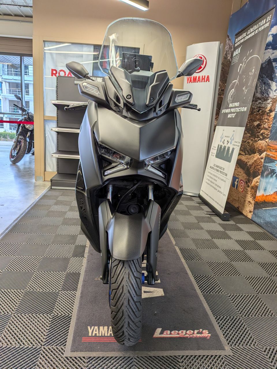 YAMAHA XMAX 300 3
