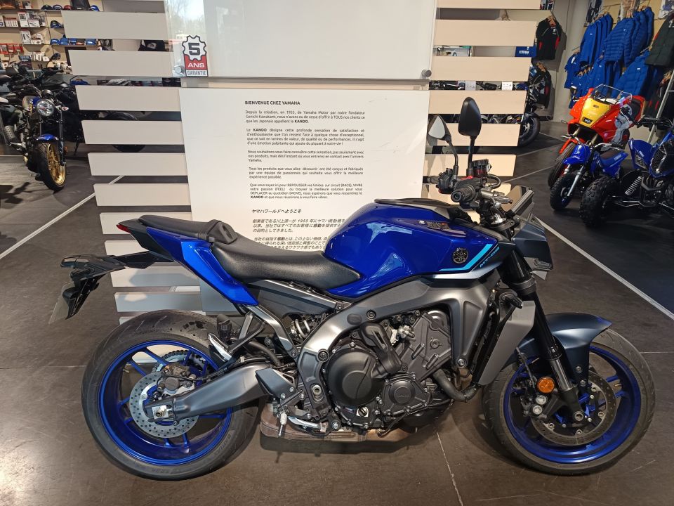 YAMAHA MT-09  Y-AMT 1