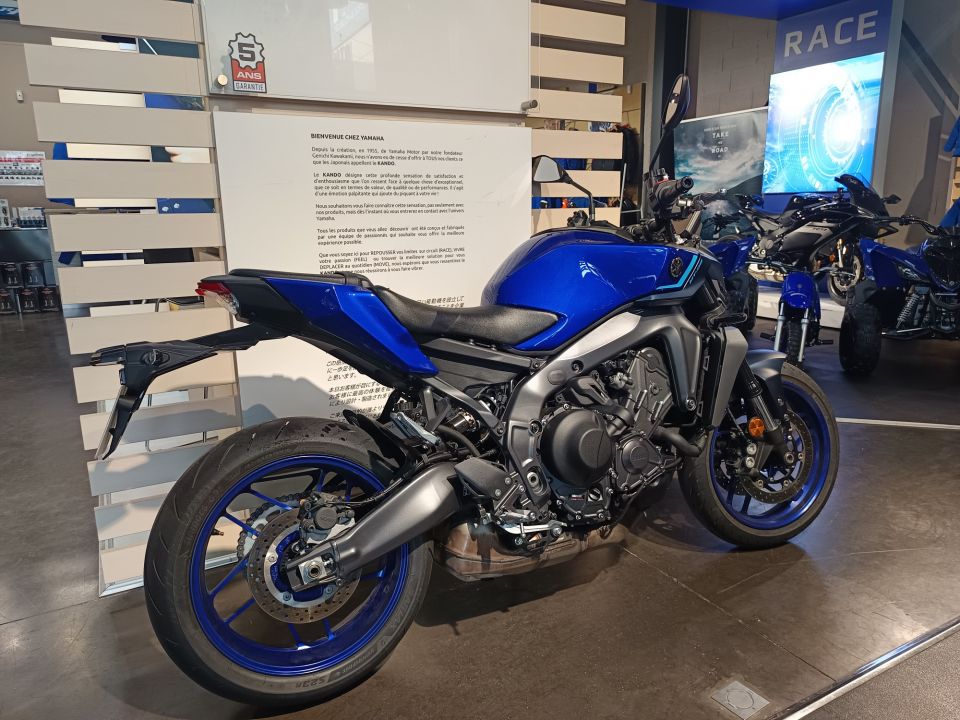 YAMAHA MT-09  Y-AMT 2