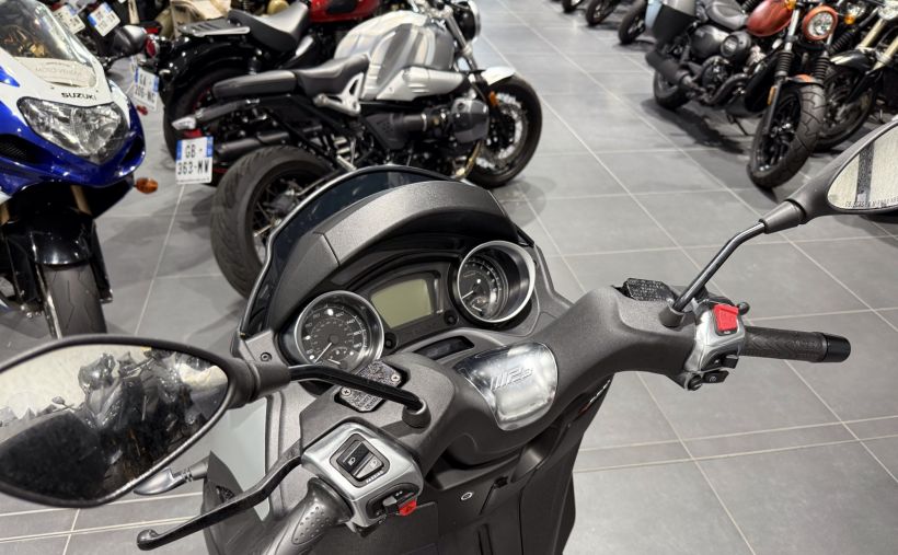 PIAGGIO MP3 300 HPE ABS ASR 2