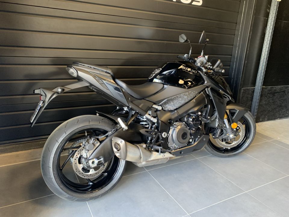 SUZUKI GSX-S 1000 8