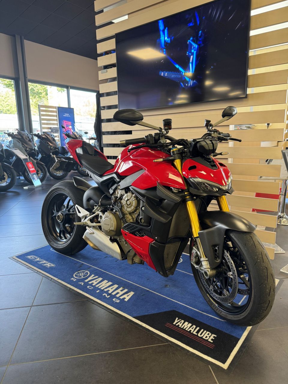 DUCATI STREETFIGHTER V4S 0