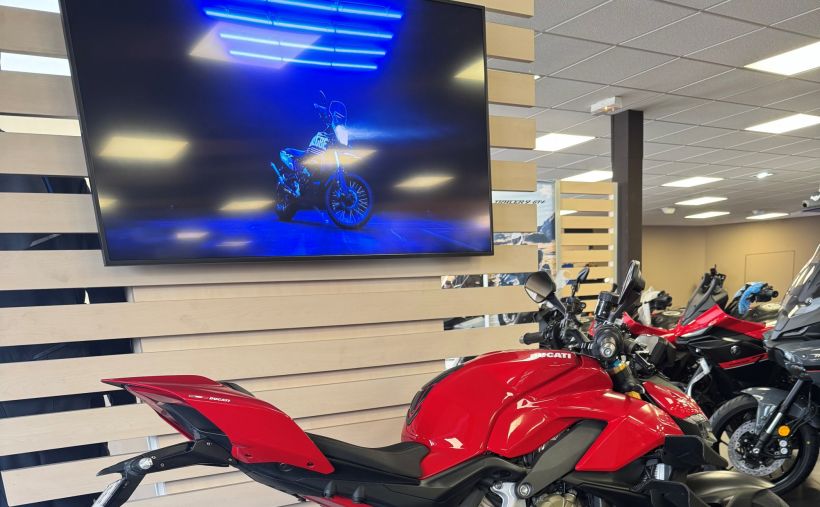 DUCATI STREETFIGHTER V4S 2