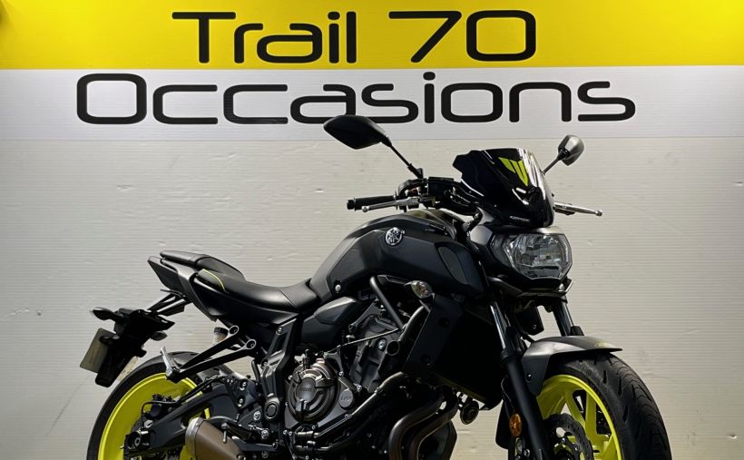 YAMAHA MT-07 6