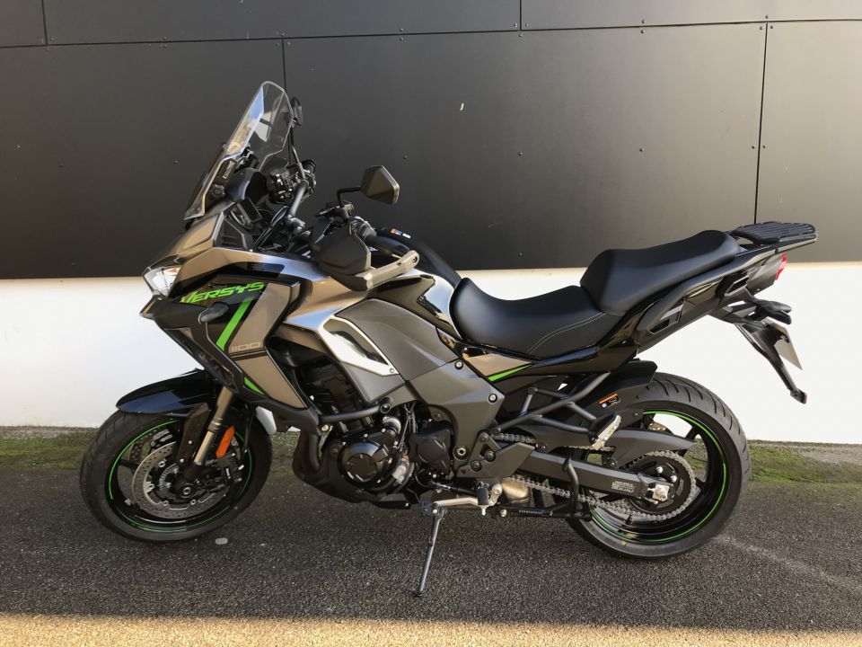 KAWASAKI VERSYS 1100 SE 8