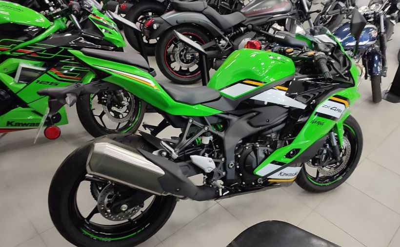KAWASAKI ZXR-4 1