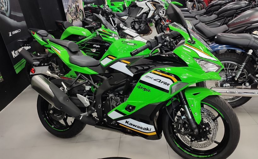 KAWASAKI ZXR-4 0