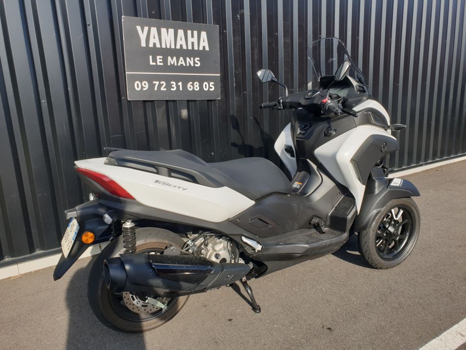 YAMAHA TRICITY 300 10