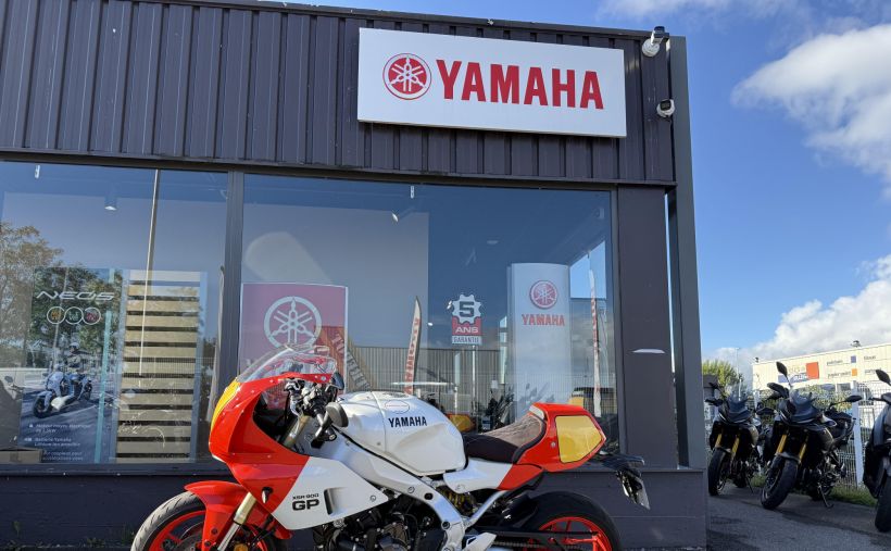 YAMAHA XSR 900 GP 1
