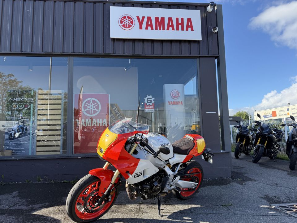 YAMAHA XSR 900 GP 3