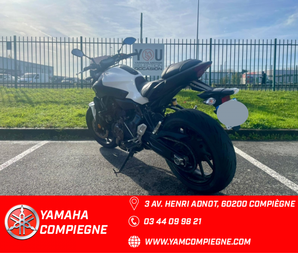 YAMAHA MT-07 3