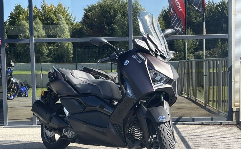 YAMAHA XMAX 300 Tech Max 1