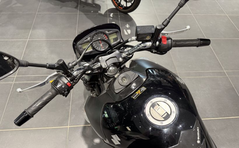 SUZUKI GSR 600 2