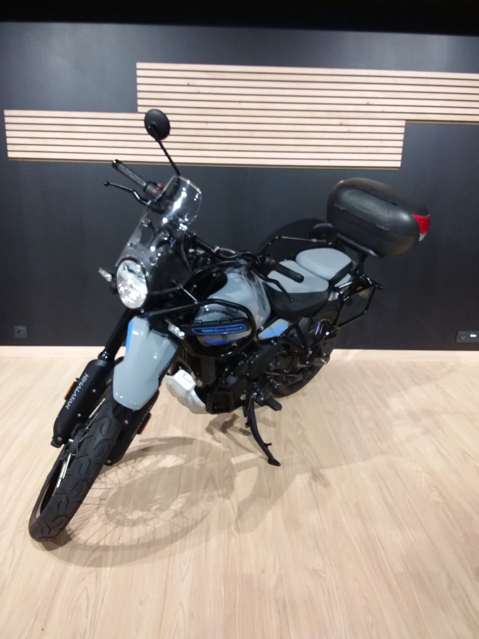 ROYAL ENFIELD HYMALAYAN 400 1