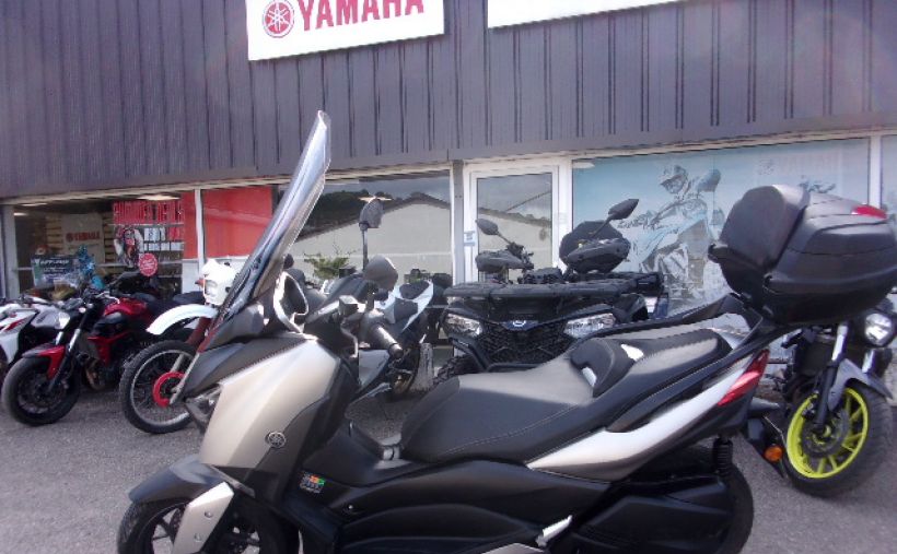 YAMAHA XMAX 300 1