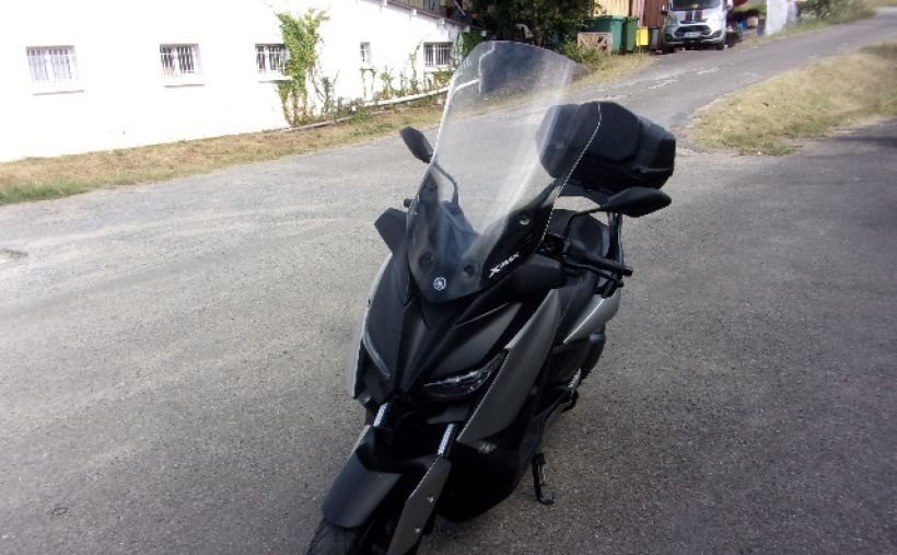 YAMAHA XMAX 300 2