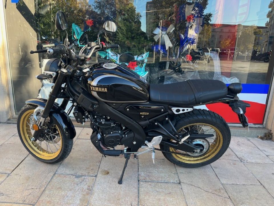 YAMAHA XSR 125 Legacy 3