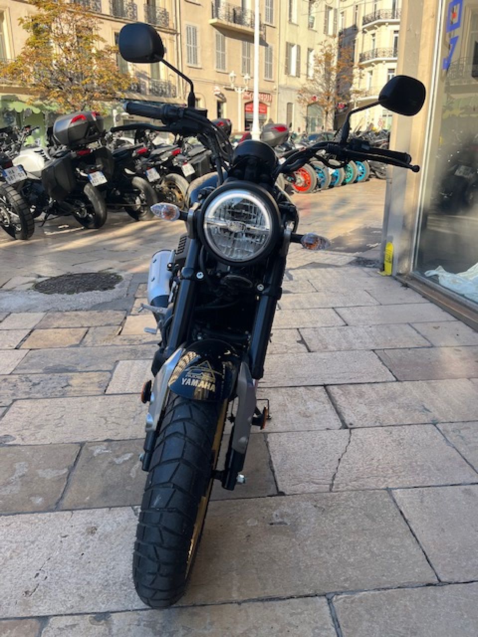 YAMAHA XSR 125 Legacy 6