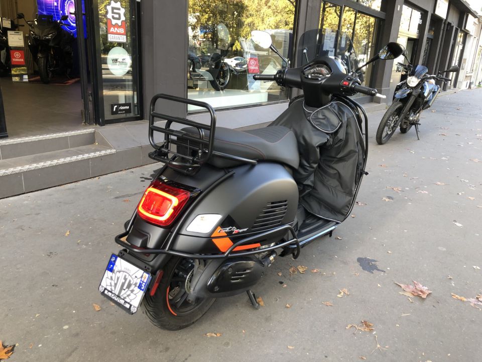 VESPA GTS SUPER SPORT 10