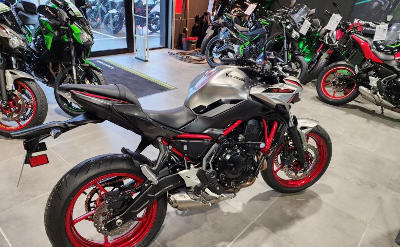 KAWASAKI Z 650 (47.5CV) 15