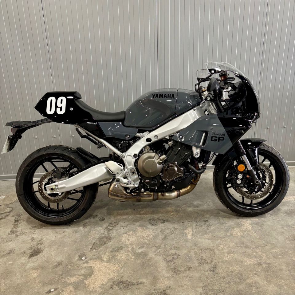 YAMAHA XSR 900 GP 0