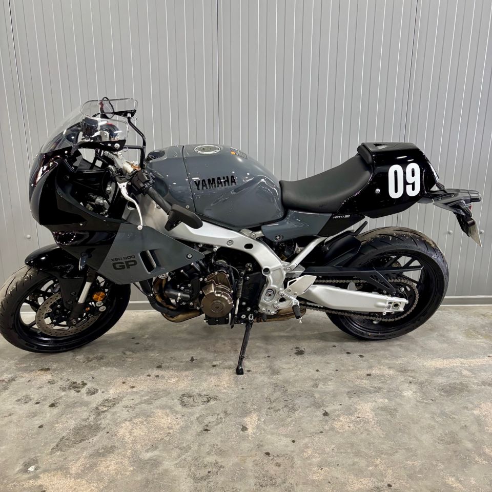 YAMAHA XSR 900 GP 9