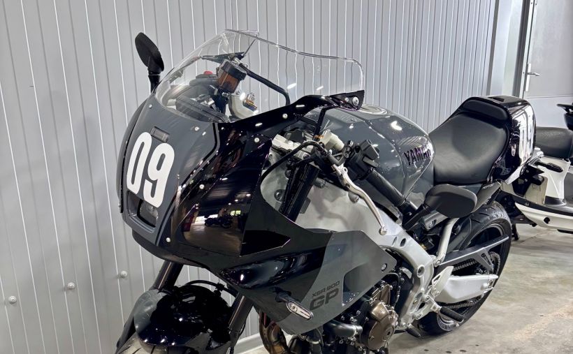 YAMAHA XSR 900 GP 4